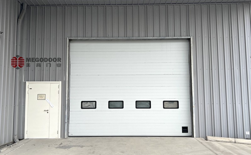 扬州电动提升门安装多少钱一平方米？厂家联系电话是多少？——美高门业为您提供一站式解决方案插图