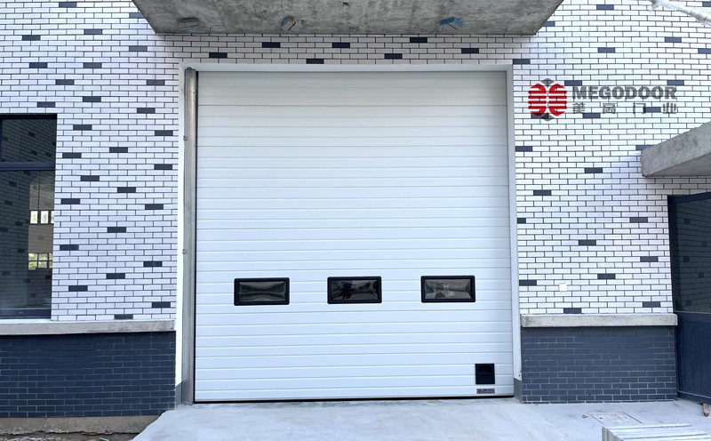 扬州电动提升门安装多少钱一平方米？厂家联系电话是多少？——美高门业为您提供一站式解决方案插图1