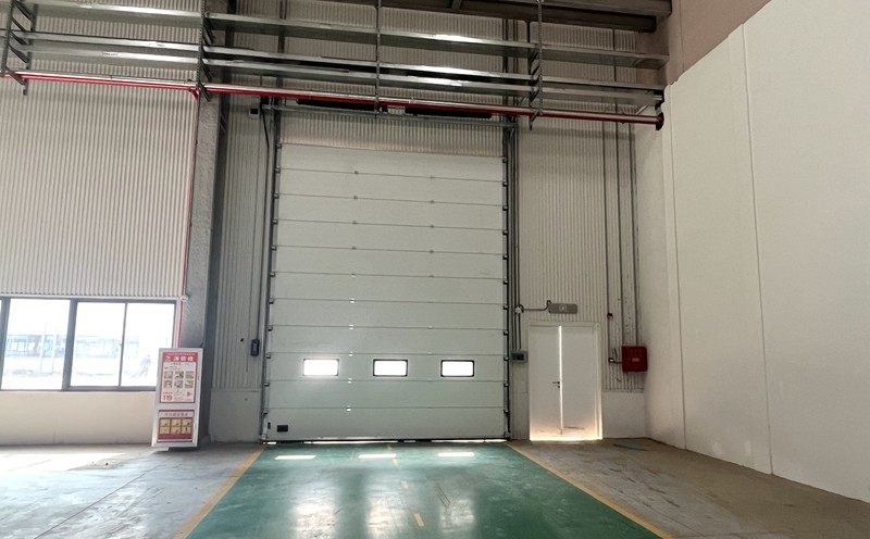 扬州电动提升门安装多少钱一平方米？厂家联系电话是多少？——美高门业为您提供一站式解决方案插图2