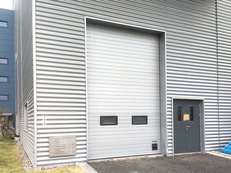 扬州电动滑升门：高效物流通道的理想选择缩略图