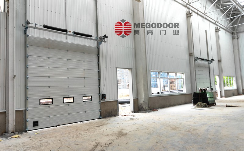 扬州电动滑升门：高效物流通道的理想选择插图