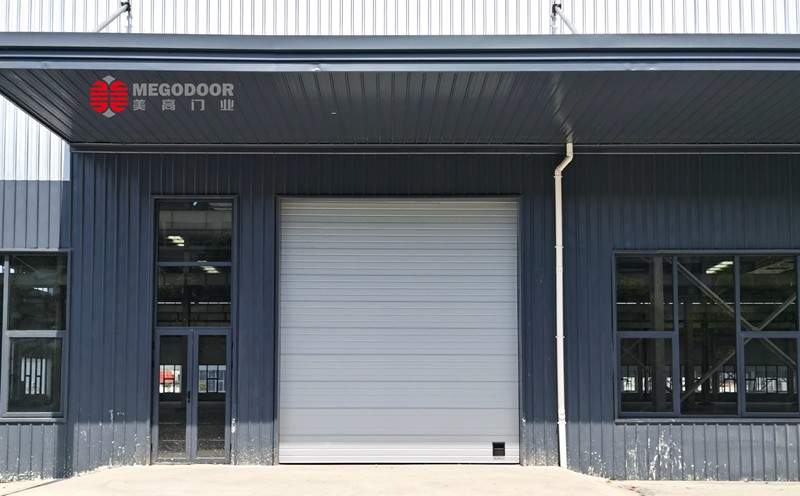 扬州工业焕新：老旧厂房门系统升级与工业提升门的创新应用缩略图