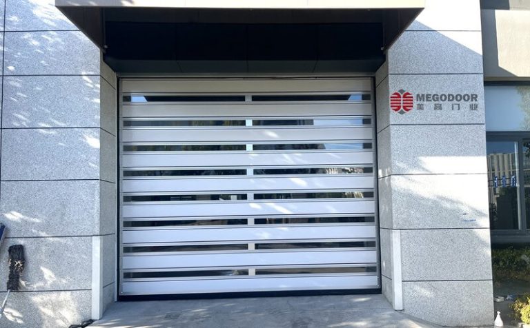 扬州工厂保温门怎么选?普通卷帘门、提升门、硬质快速门有什么区别缩略图 扬州工厂保温门怎么选?普通卷帘门、提升门、硬质快速门有什么区别缩略图