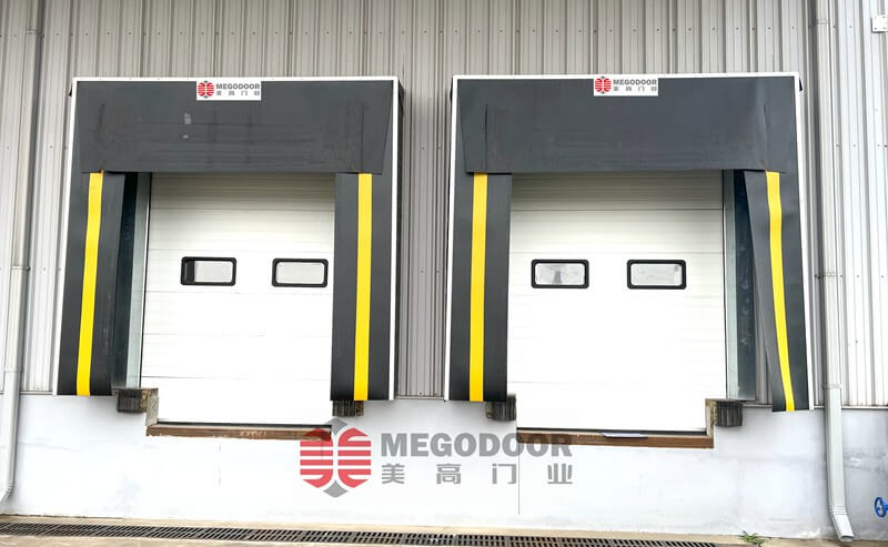 扬州冷链配送中心装卸平台设备工业门缩略图