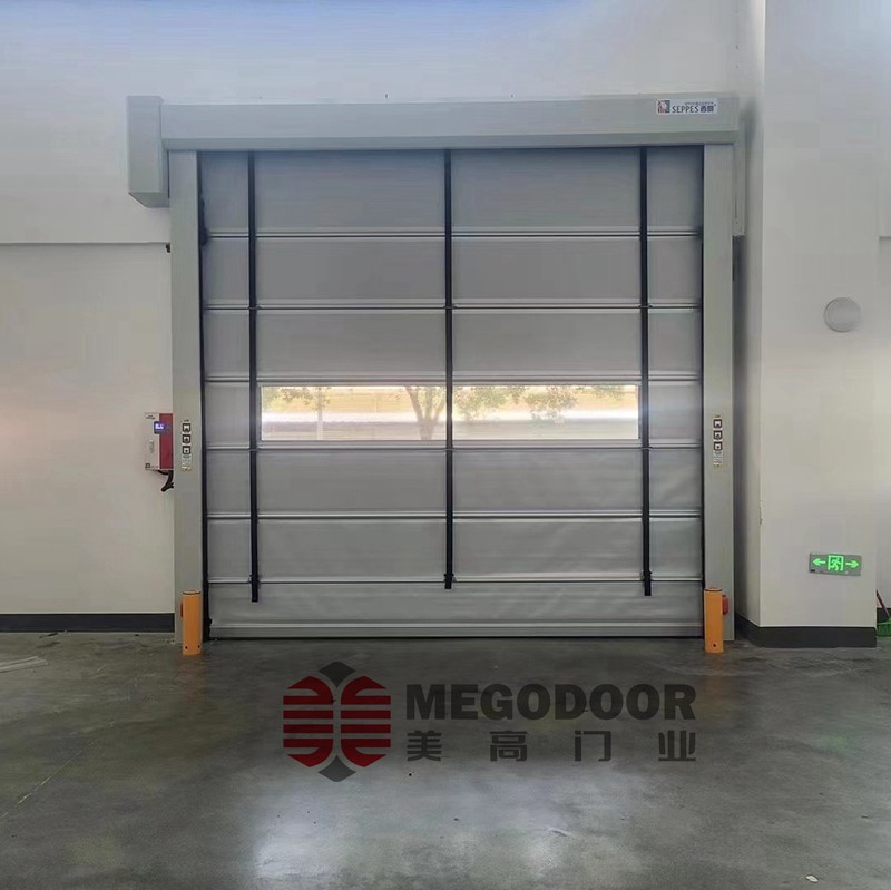 扬州抗十级风快速堆积门：大型工业洞口的理想守护者缩略图