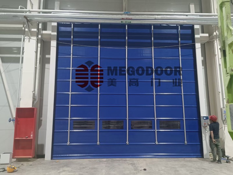 扬州抗风保温堆积式快速门：工业环境的理想屏障插图1