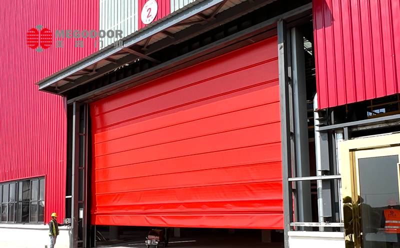 扬州抗风保温堆积式快速门：工业环境的理想屏障插图