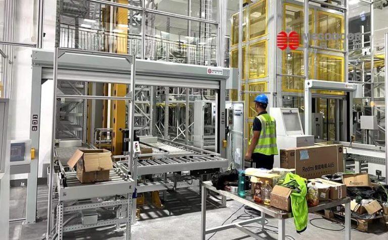 扬州防坠落卷帘门厂家——美高门业PVC卷帘门用于货梯口安全保护缩略图