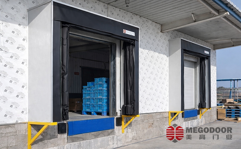 扬州冷库出货口节能利器：美高电动充气式门封解决方案缩略图